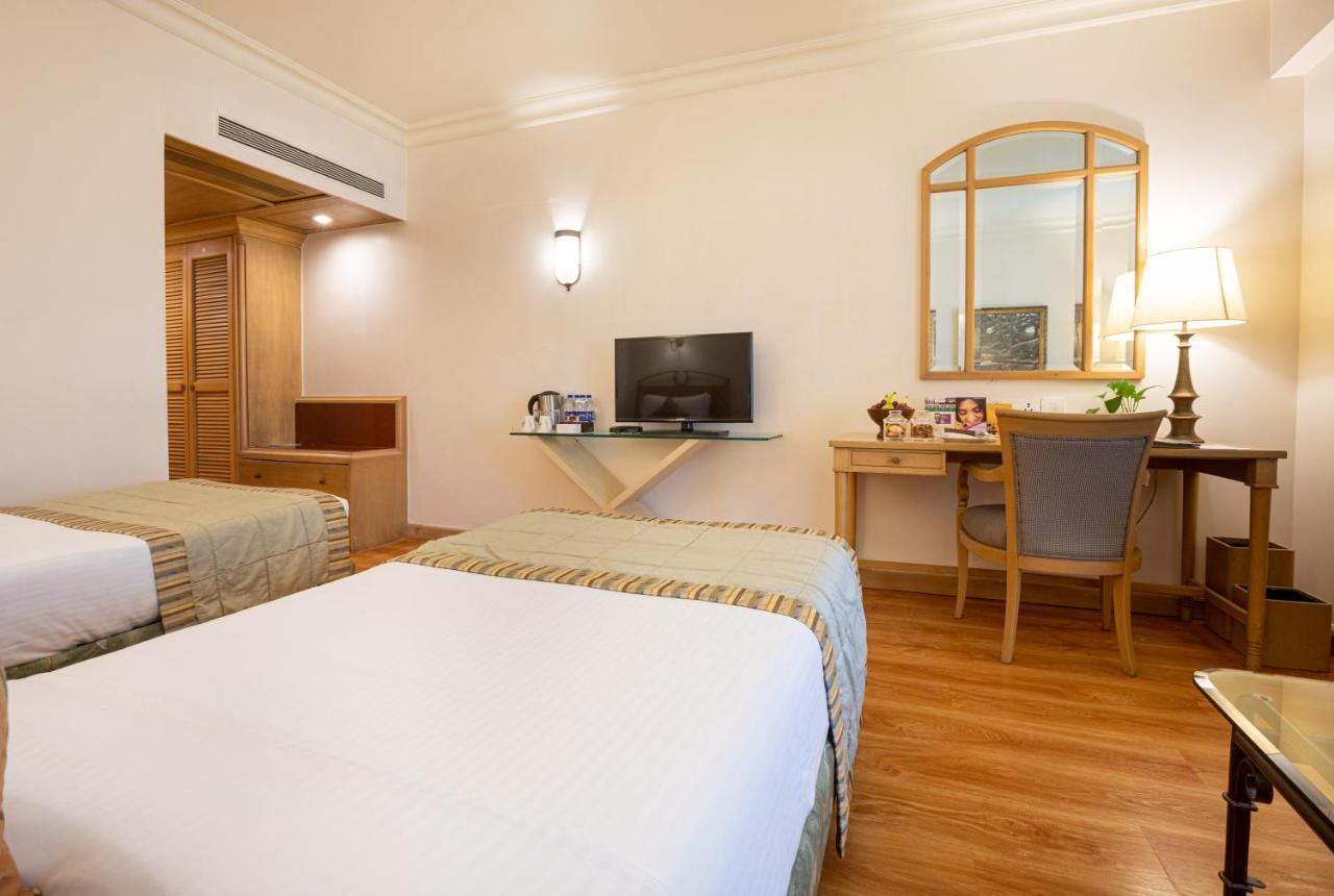 The Orchid Hotel Mumbai Vile Parle Exterior foto A room at the Taj Bengal