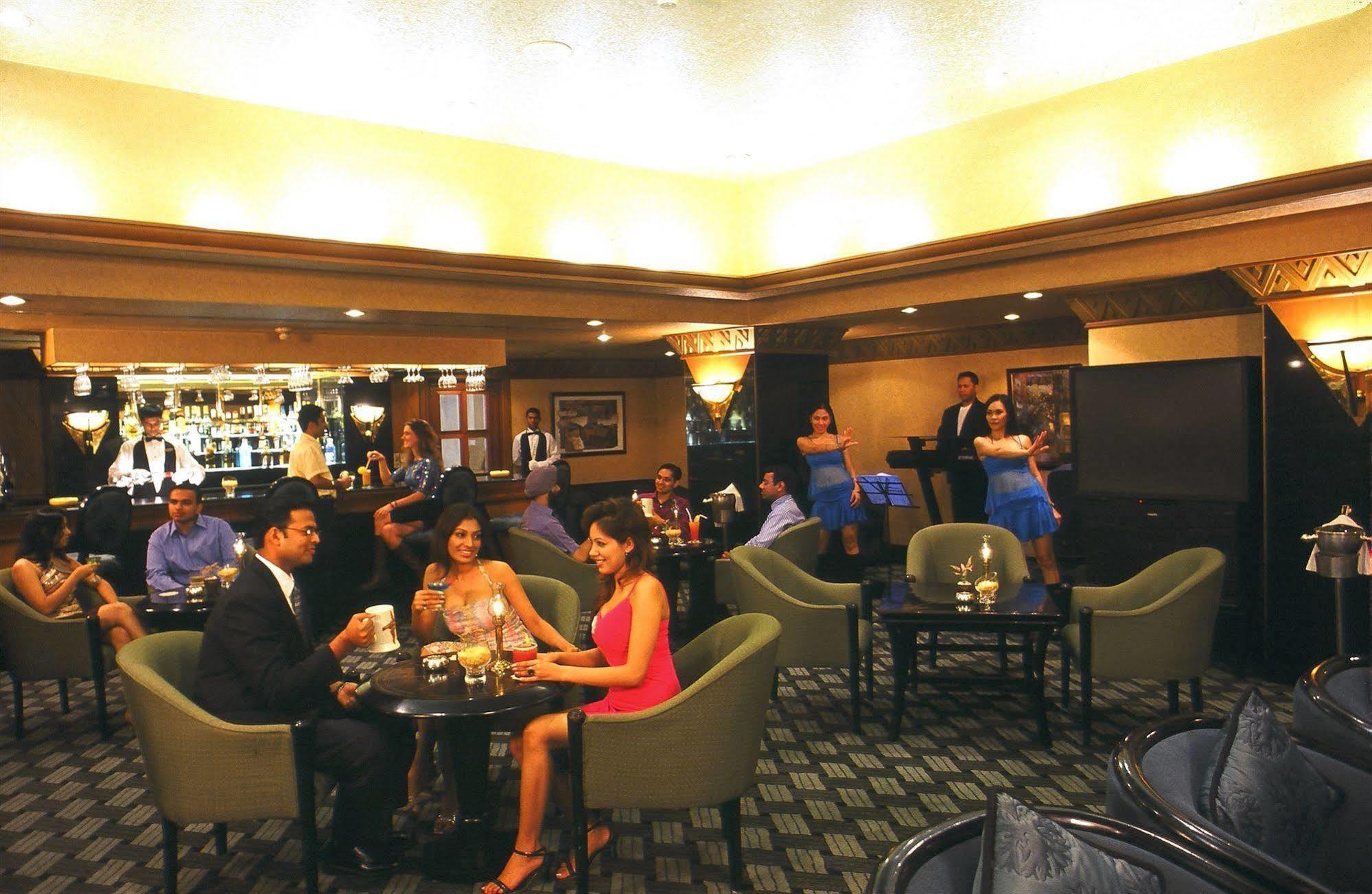 The Orchid Hotel Mumbai Vile Parle Restaurant foto The bar at the Oberoi Mumbai