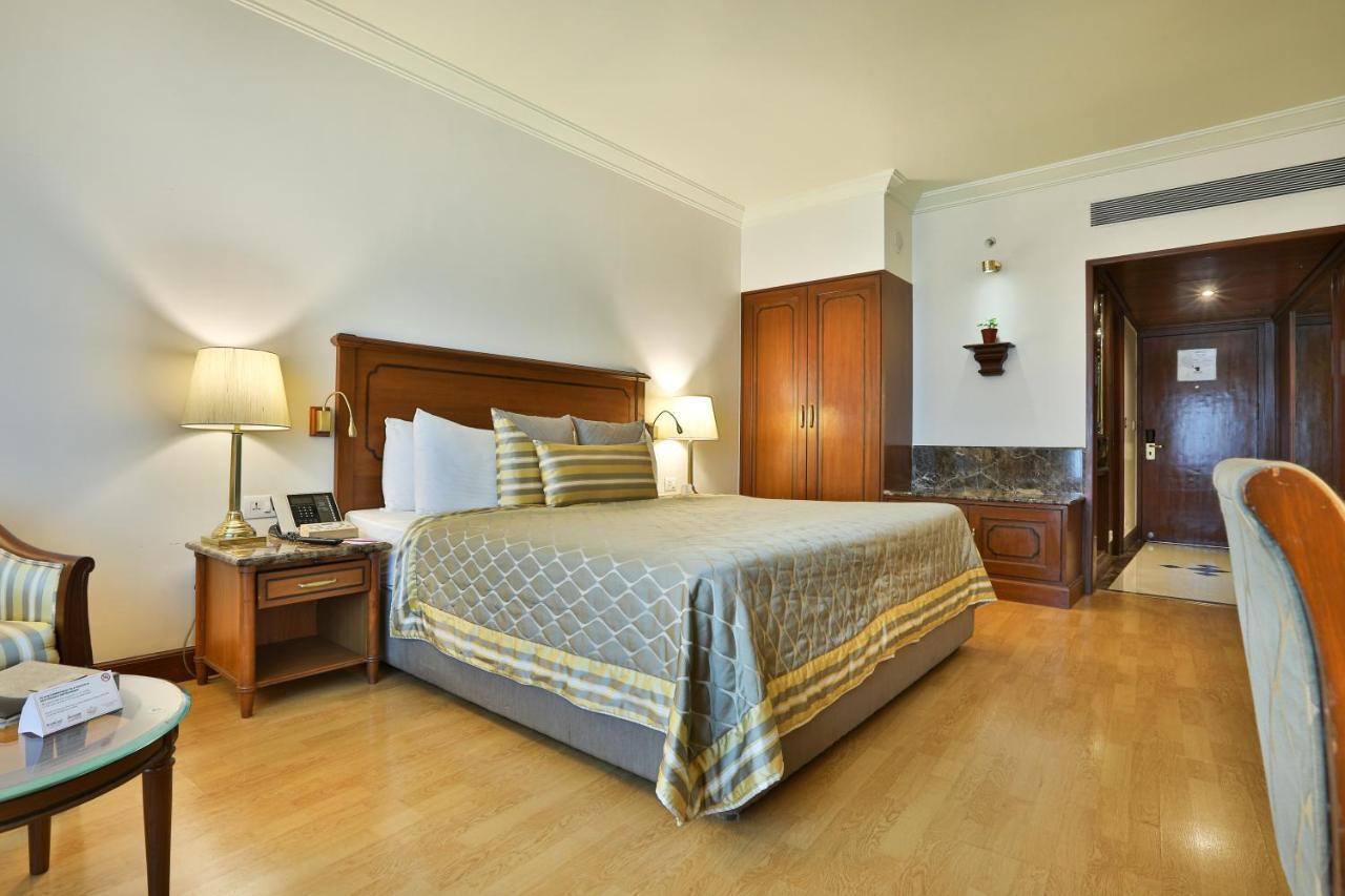 The Orchid Hotel Mumbai Vile Parle Exterior foto A room at the Taj Bengal